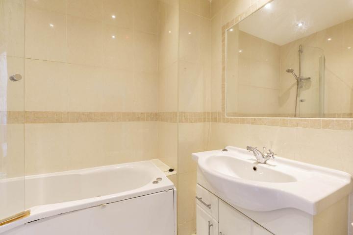 			3 Bedroom, 1 bath, 1 reception Flat			 Ravenshaw Street, West Hampstead